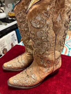 Embellished Tan Leather Cowboy Boots sparkle w rhinestones worn 3x size 7
